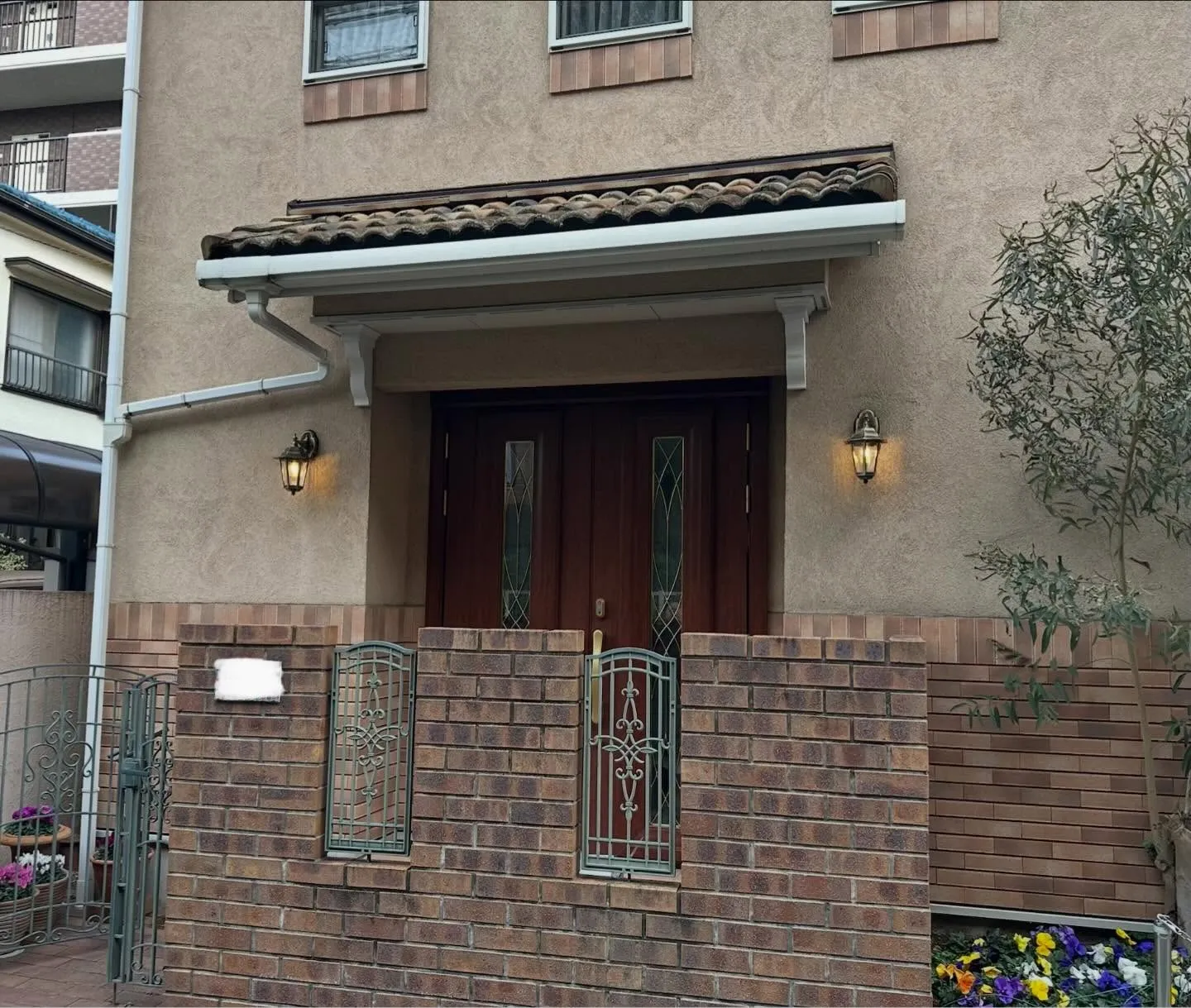 真鍮鋳物の外灯。